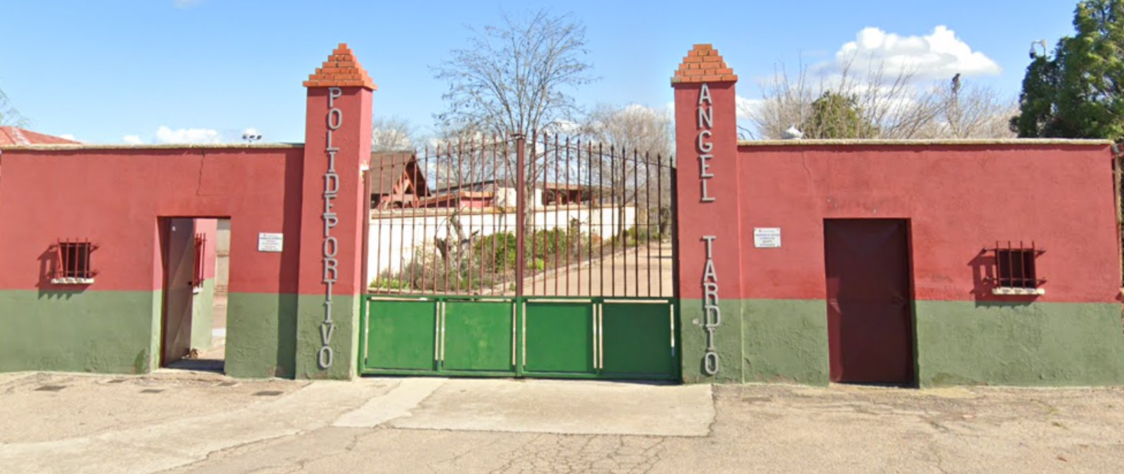 Imagen del polideportivo incluida en la verificación de Maldita.es. No muestra el crimen ni identifica a su autor.