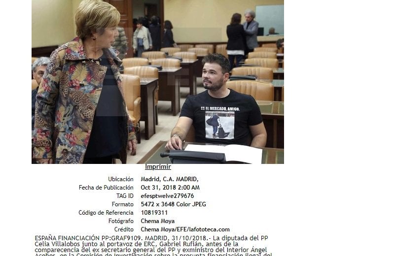 Fotografía auténtica de EFE, de Chema Moya, reproducida en Newtral. Permite comprobar el estampado de la camiseta.